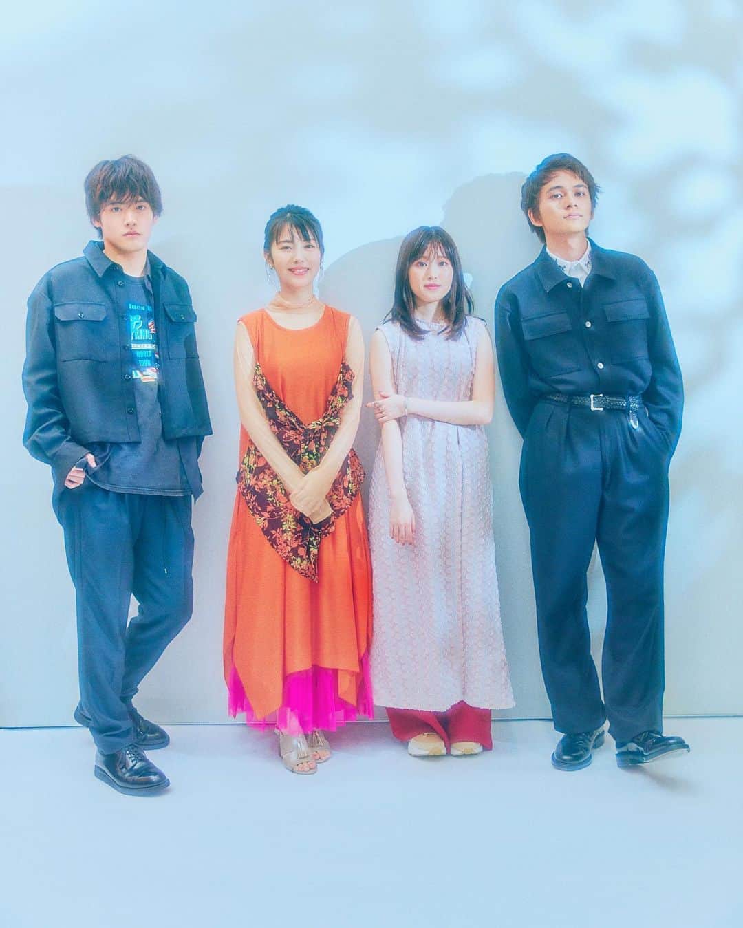 ニコ☆プチのインスタグラム：「🎬 映画『思い、思われ、ふり、ふられ』より #浜辺美波 さん @minami_hamabe.official  #北村匠海 さん @take_me_1103  #福本莉子 さん @riko_fukumoto_  #赤楚衛二 さん @akasoeiji  がニコ☆プチ10月号に登場🌸🌧💘 . . 文化祭でしてみたいコスプレ🤴👮‍♀️や、 もしも小学生だったら……の 理想の告白シチュエーションなど😳💓 胸きゅんインタビューをお届け💌🌟 #ふりふら Photo by @sho_ito723」