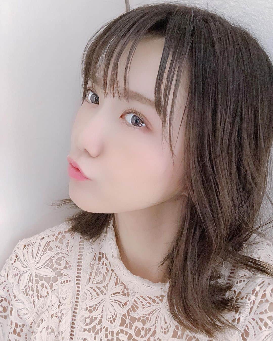 平口みゆきのインスタグラム：「暗めの茶髪🤎🐰 . . . マスカラも上下ブラウンでシャドウもブラウンです〜 . 柔らかい雰囲気になる＾＾ . . #茶髪 #ゆる巻き #ボブ #ブラウンメイク #make #hairstyle #selfie #me #followｍe #japanesegirl #平口みゆき #hiraguchimiyuki」