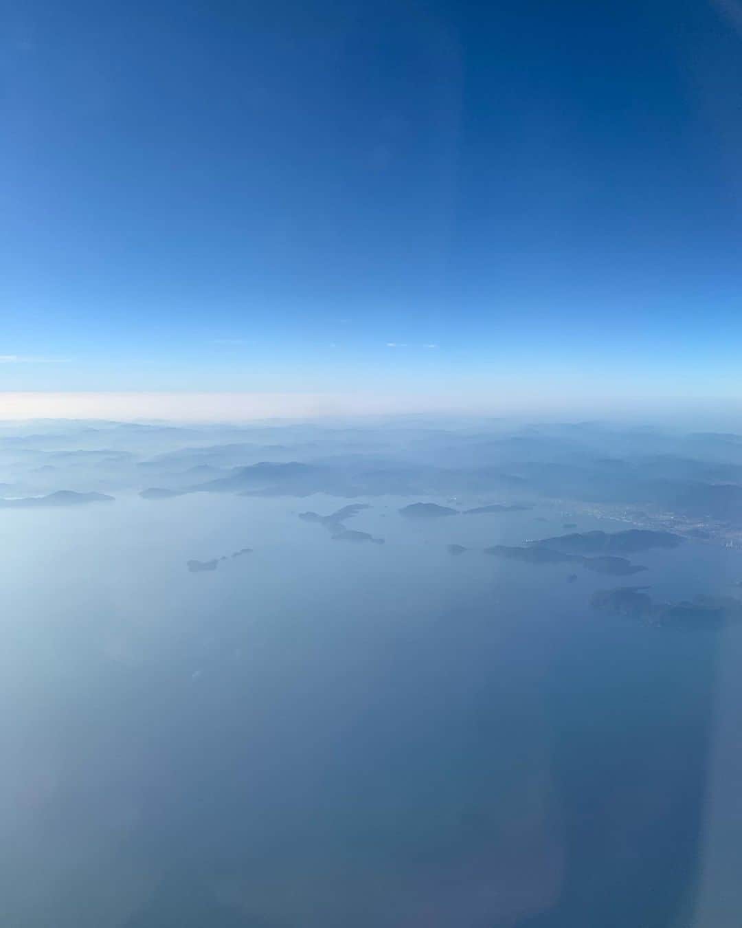 中江有里さんのインスタグラム写真 - (中江有里Instagram)「機上からの眺め。  ほんの1時間ほどの間に、風景は変わっている。 こういう時、生きているんだと実感します。」8月21日 17時18分 - yurinbow1226