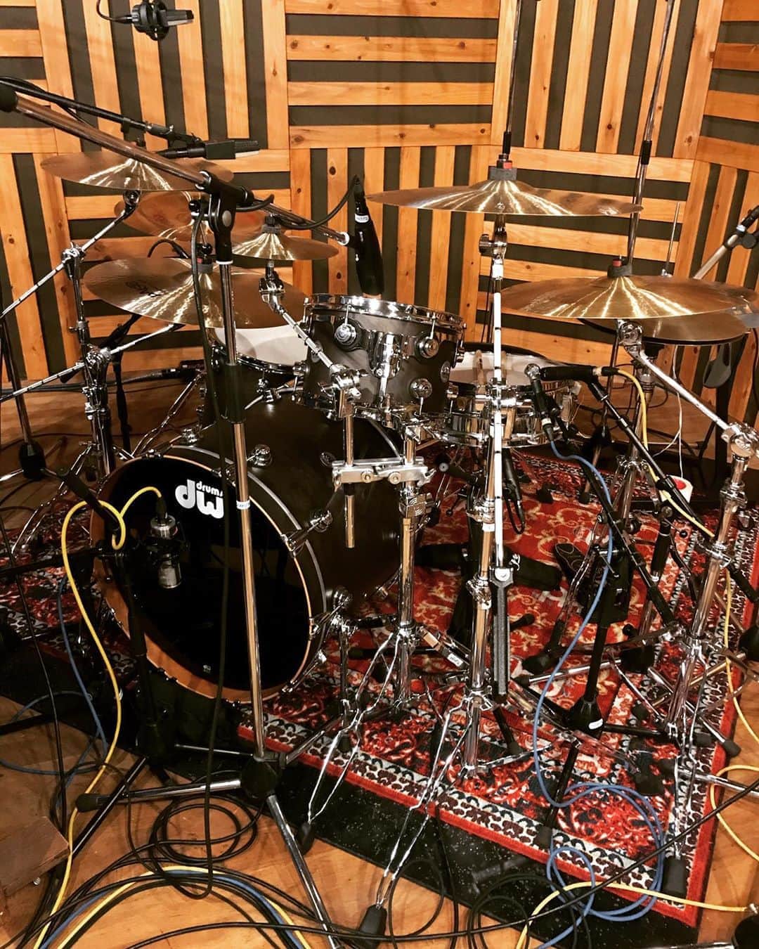 桜井誠のインスタグラム：「レコーディングなう〜 #dw #モリダイラ #ludwiq #paiste #TAMA」