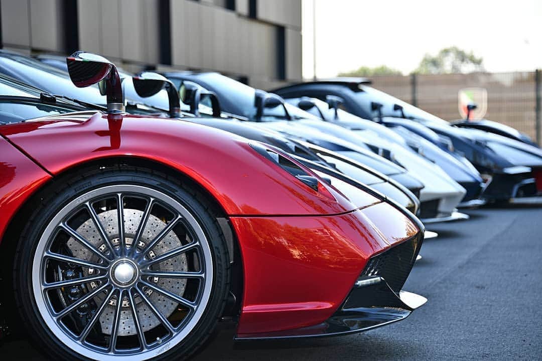 パガーニ・アウトモビリのインスタグラム：「Landed in Denmark last weekend! How fortunate to have the once-in-a-lifetime chance to inaugurate a new dealership in the gorgeous setting of Copenhagen!  #pagani #zonda #zondar #huayra #huayraroadster #horaciopagani」