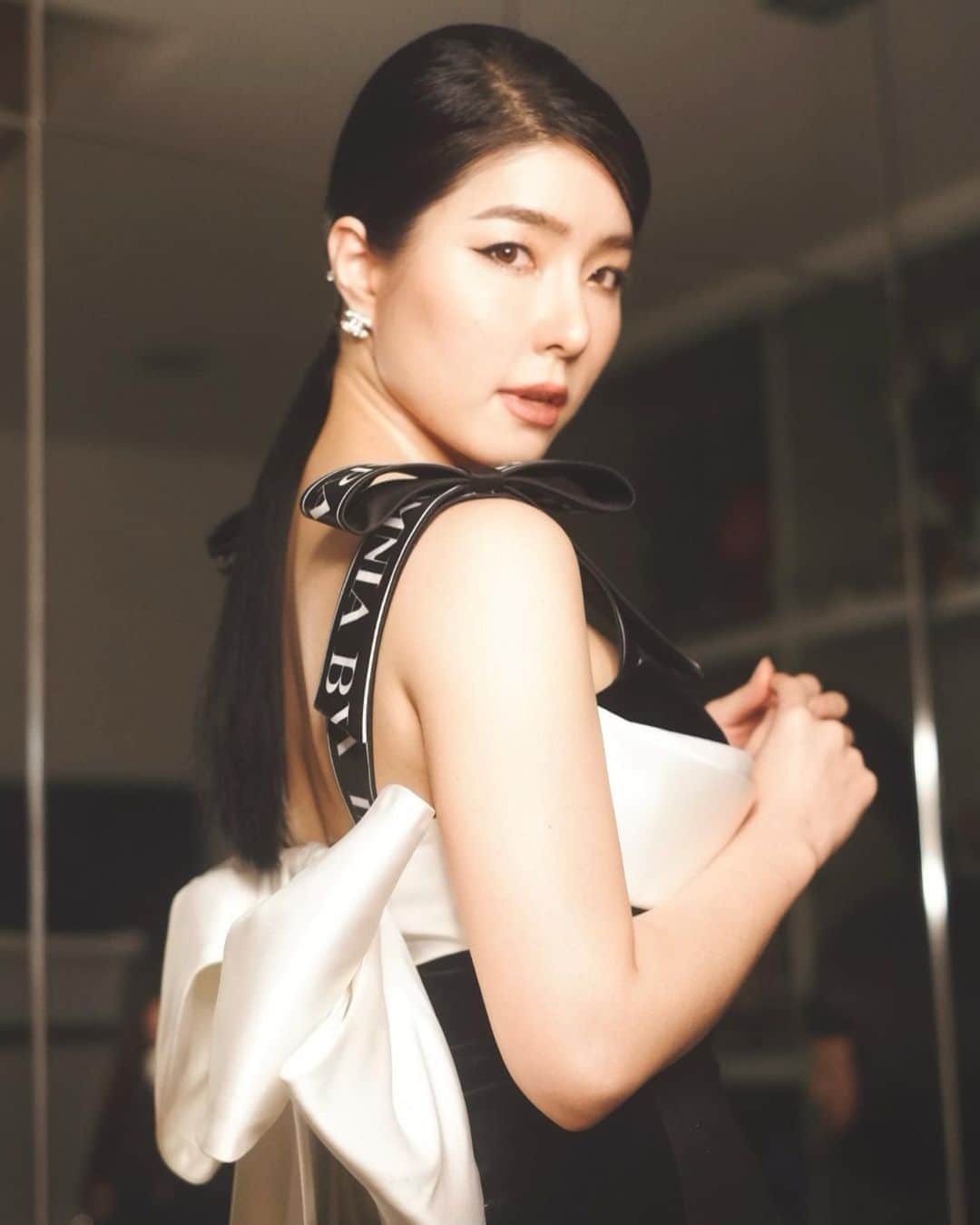 GYEON SEOのインスタグラム：「_* flash flash⚡️ . . 👻👻」