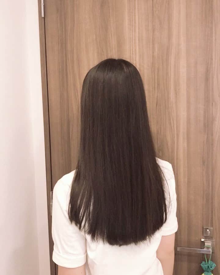 大友樹乃のインスタグラム：「いつも使ってるお気に入りシャンプーとトリートメント💆‍♀️🤍 いい香りですごくしっとりするのでおすすめだよ〜  #moremo#モレモ#haircare#ヘアケア好き  #헤어케어#머리카락#긴머리#머리스타그램머리」