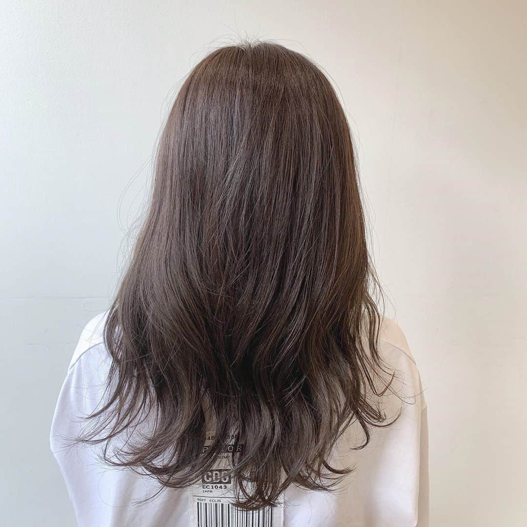 内木志さんのインスタグラム写真 - (内木志Instagram)「美容室行ってきました💇‍♀️ もっとサラサラロングになりたいから日々のケア頑張ります🥺 マリコさんありがとうございました💗 #AFLOAT #東京美容室」8月21日 17時37分 - cocoro_naiki