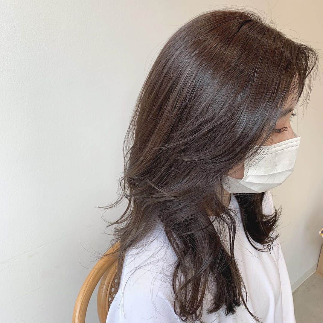 内木志のインスタグラム：「美容室行ってきました💇‍♀️ もっとサラサラロングになりたいから日々のケア頑張ります🥺 マリコさんありがとうございました💗 #AFLOAT #東京美容室」