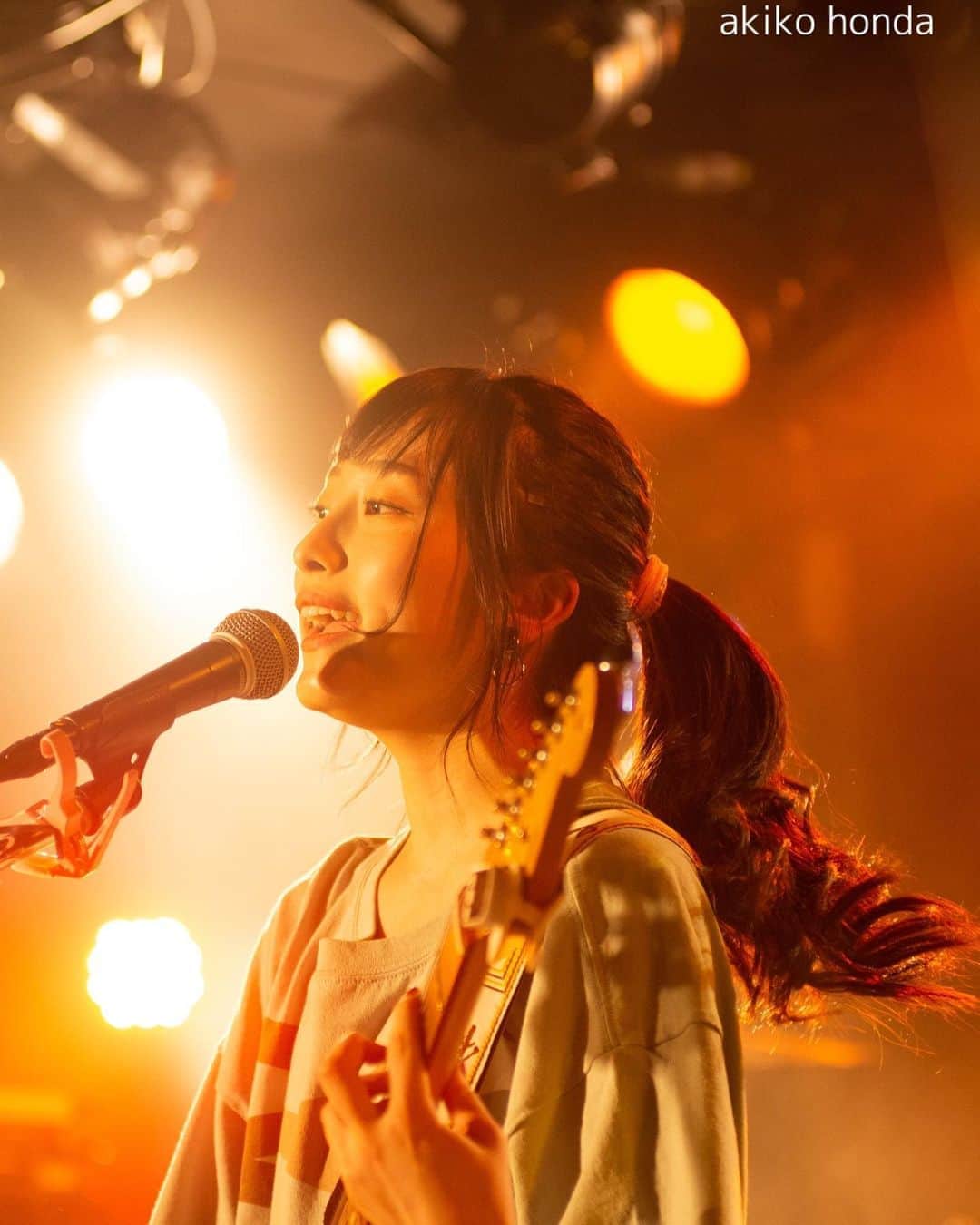 のインスタグラム：「今週末のネットイベント🎤 デビューライブ記念2L生写真販売会🎸 ◎販売開始時間◎ 8/22㈯12:00ｰ、8/23㈰17:00ｰ hillsstyleホームページよりご購入いただけます😊 ・ 本多晃子さんに撮っていただいた素敵すぎるお写真たちです…！是非是非チェックしてください📷 ・ #Live #Photo」