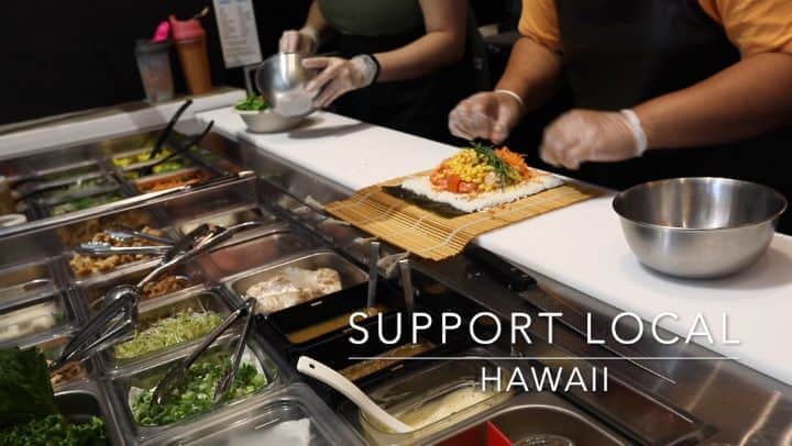 マヤ アリーナのインスタグラム：「「サポート・ローカル・ハワイ」第6エピソードはUp Roll Cafe! 寿司ブリート、食べたことある？なに頼んでも美味しいUp Roll Cafeは最近のお気に入り。新鮮な材料を使い、ドリンクメニューも最高だよ。エピソードはYouTubeで見てね➡️リンクはプロフィールに入ってるよ😬 エピソード楽しんで‼️  Episode 6 of Support Local Hawai’i features Up Roll Cafe! I recently discovered the amazingness that is sushi burritos. If you haven’t had a chance to try it, definitely check out one of the Up Roll Cafe locations! Using local and fresh ingredients, I promise you will love it🤙🏼  Special thanks to: @uprollcafe_kailua @uprollcafe_honolulu  www.uprollcafe.com  📷: @norihasunuma3953 @linomodel_agency」