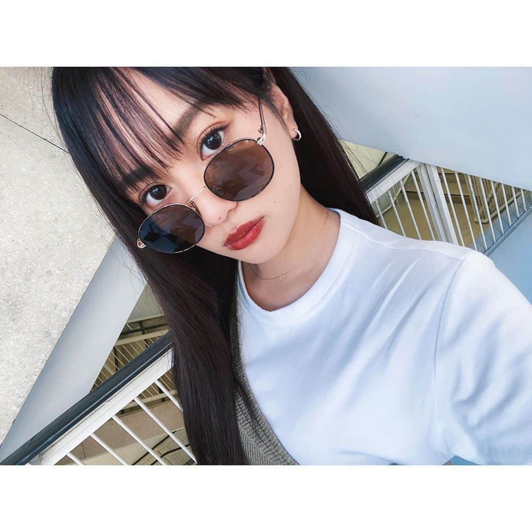 高橋菜生さんのインスタグラム写真 - (高橋菜生Instagram)「. New hair 💇🏻‍♀️❤️ 2枚目▶︎▶︎加工なし全体 . カラーはいつもどおり暗めの透明感のある色でおまかせ！ 巻いたときに顔周りに動きが出るよう カットしてもらいました〜🤍 トリートメントもバッチリしてもらってさらさら🥰 急遽だったのに対応していただきありがとうございました🙇‍♀️ . #haircolor #hairstyle #hairmaintenance #instagood #instalike #instagram  #followme #follow #likeme #like #selfie #selca #me #i #log #logshibuya2 #hairsalon」8月21日 17時41分 - nao1118takahashi