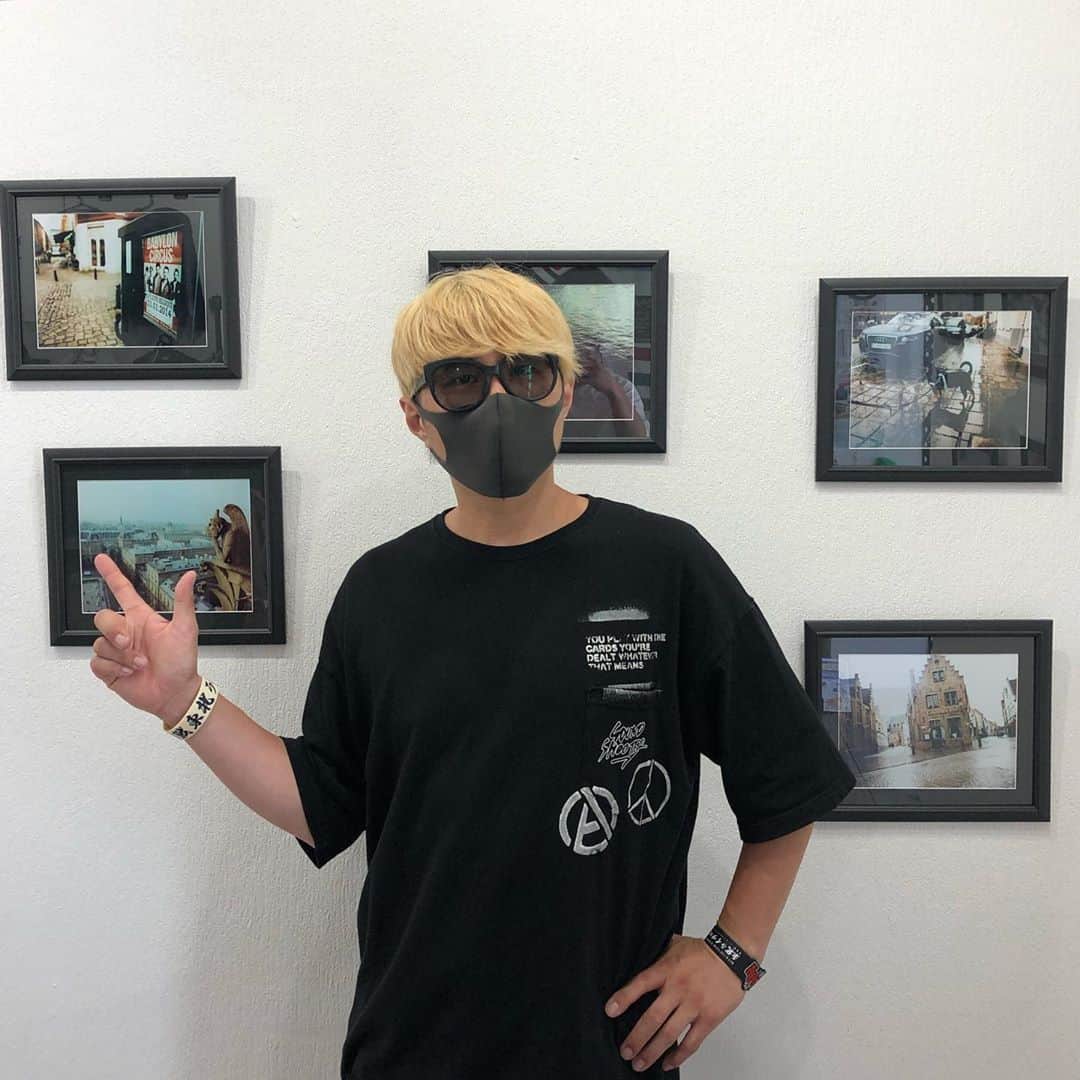 men'sFUDGE さんのインスタグラム写真 - (men'sFUDGE Instagram)「﻿ 本誌不定期連載でお世話になっているLive フォトグラファー、橋本塁くんの写真展が渋谷のギャラリー・ルデコ5-6Fで開催中！日本のバンドカルチャーを象徴するアーティストのLive写真は圧巻。ぜひ足をはこんでみてください！﻿ ﻿ 渋谷ギャラリー・ルデコ﻿ 渋谷3-16-3﻿ 8月30日迄﻿ 11:00〜19:00﻿ ﻿ ﻿ ﻿ #メンズファッジ﻿ #mensfudge﻿ #fudge #ファッジ﻿ #fudgemagazine﻿ #fashionmagazine﻿ #ファッョン誌﻿ #fashion﻿ #ファッョン﻿ #おうち時間﻿ #stayhome﻿ #sound shooter﻿ #サウシュー﻿ #ruihashimoto﻿ #橋本塁﻿ ﻿」8月21日 17時44分 - mensfudge