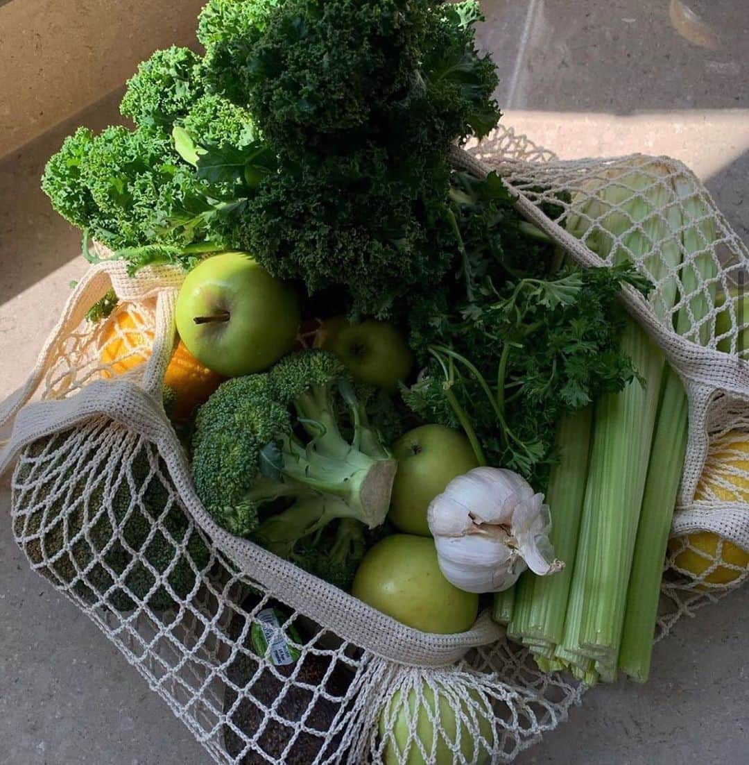 Mathilde Goehlerのインスタグラム：「Get your greens 🦾🥒🥬🥝🥦🥑🍋」