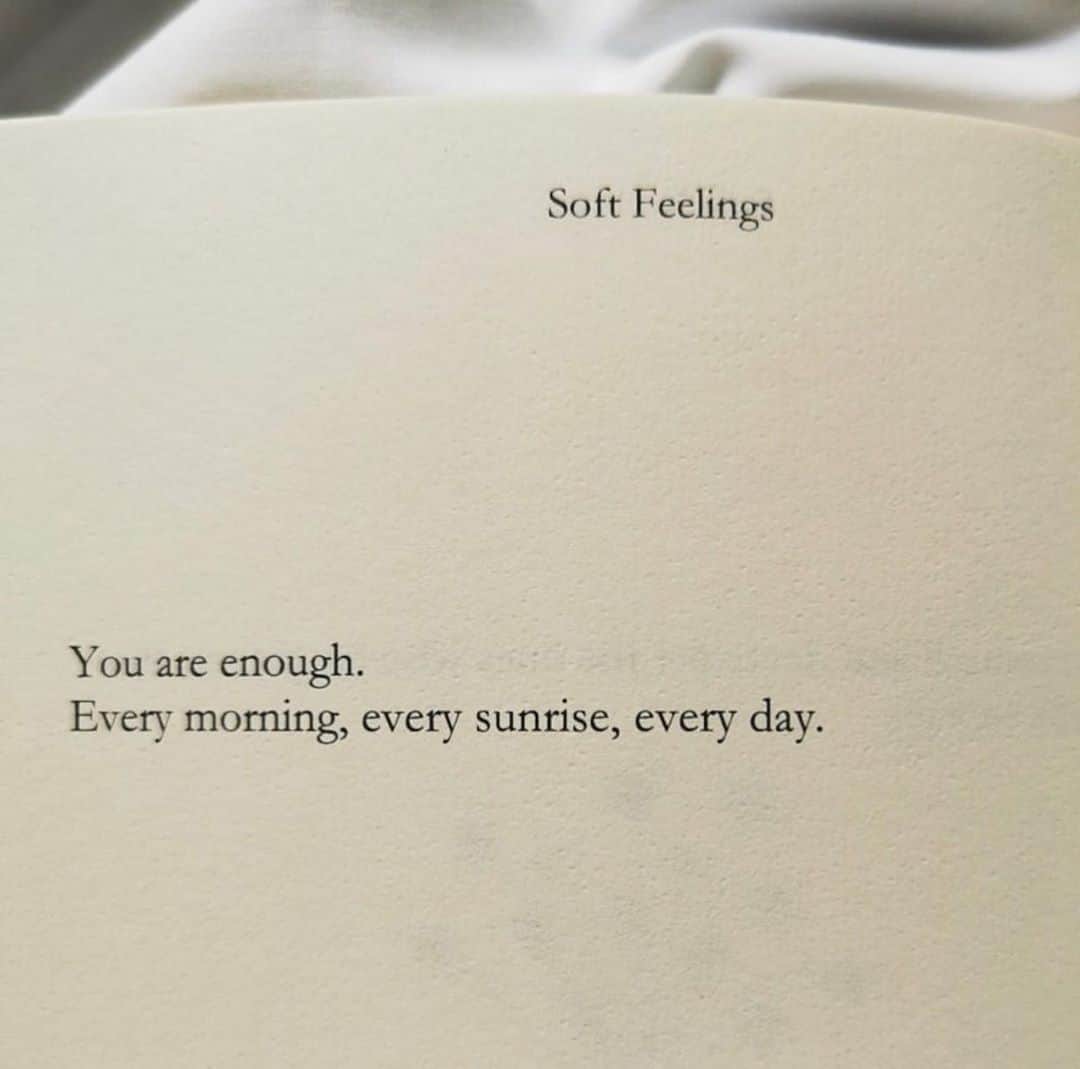 Mathilde Goehlerのインスタグラム：「For anyone who needs a reminder 🤍 you attract what you think, so be nice to yourself 🤍」