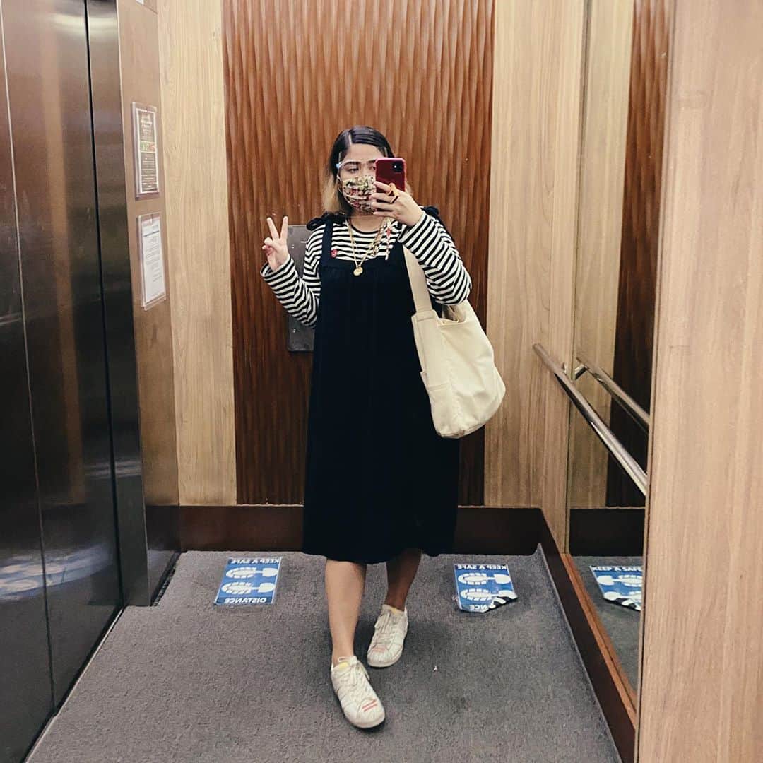 ローレン・ヤングのインスタグラム：「“I wish I was in Korea” inspired outfit today.   Don’t forget to wear a mask, face shield and use alcohol. Better to be safe than sorry ❤️」
