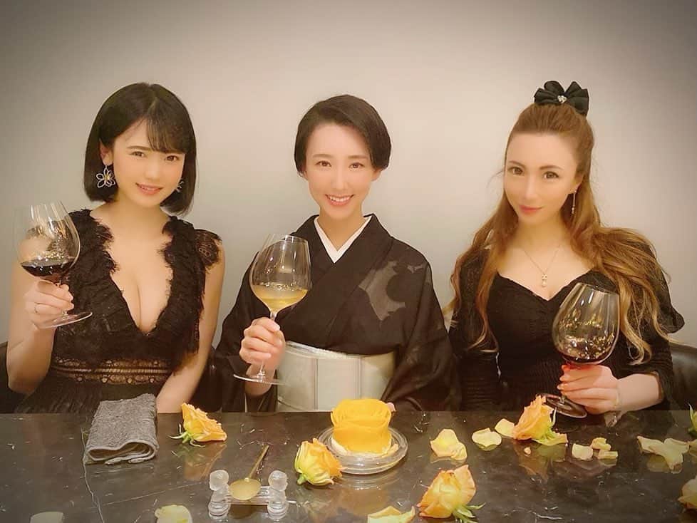 のインスタグラム：「素敵なメンバーで、素敵なお食事会🍽❤️ 楽しかった😆❤️  同世代で活躍してる方々のお話を聞くと、とても刺激になります🥰  #食事 #食事記録 #グルメ #グルメ好きな人と繋がりたい  #グルメ女子  #美食 #美食会 #美食日記 #美食推薦 #ディナー #dinner #dinnertime  #ete #レストラン #フランス料理 #フレンチ #社長 #経営者 #クラブ」
