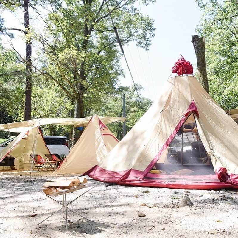 キャンプ情報サイト［ランタン］さんのインスタグラム写真 - (キャンプ情報サイト［ランタン］Instagram)「CAMP SMILE STYLE ／ ogawaのツインピルツは 広々空間で子どものお気に入り！ ＼ いろんなキャンパーのキャンプスタイルを現地取材と一般キャンパーからの投稿で数多く掲載してます。 . . 詳しくは @lantern.camp webサイトをご覧ください . . #camp #camping #outdoor #travel #trip #lantern_smile #nature #キャンプ #キャンプ用品 #アウトドア #テント #自然 #旅行 #キャンプ初心者 #キャンプ好きな人と繋がりたい #キャンプスタイル #LANTERN #キャンプギア #ogawa #オガワ #ogawa_タープ #ツインピルツ #ピルツ #ogawa_テント #サーモス #マキノ高原キャンプ場 #ファミリーキャンプ」8月21日 18時09分 - lantern.camp