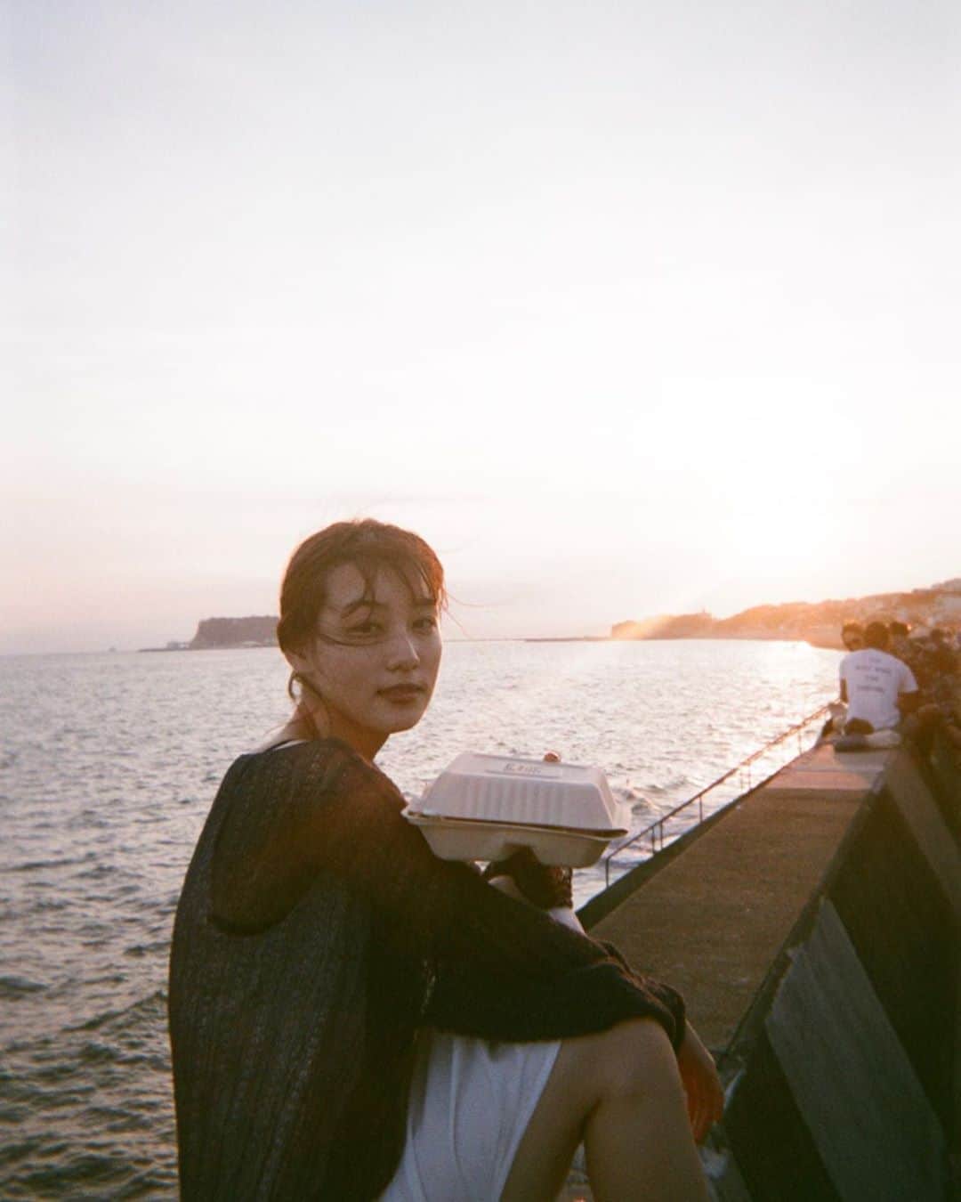 花山瑞貴さんのインスタグラム写真 - (花山瑞貴Instagram)「🌊🐳 海は朝方か夕方くらいに行くのが好きです。 このガーリックシュリンプが美味しかったな〜」8月21日 18時14分 - mi_smile25