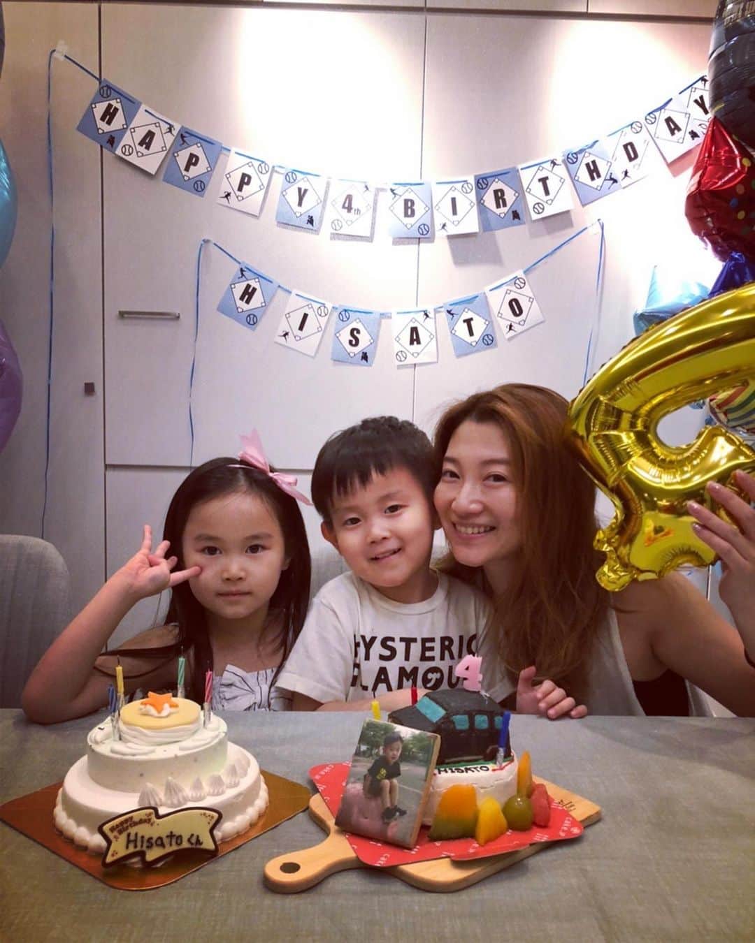 加織のインスタグラム：「🎂Happy birthday🎂 My baby boy👦🏻♥️  だいすきだいすきあいしてる♥️ ままと結婚するー♥️って一生言い続けてね♥️笑笑 嫌がってもずーっとチューするからね♥️笑笑 あいしてるよ♥️♥️」