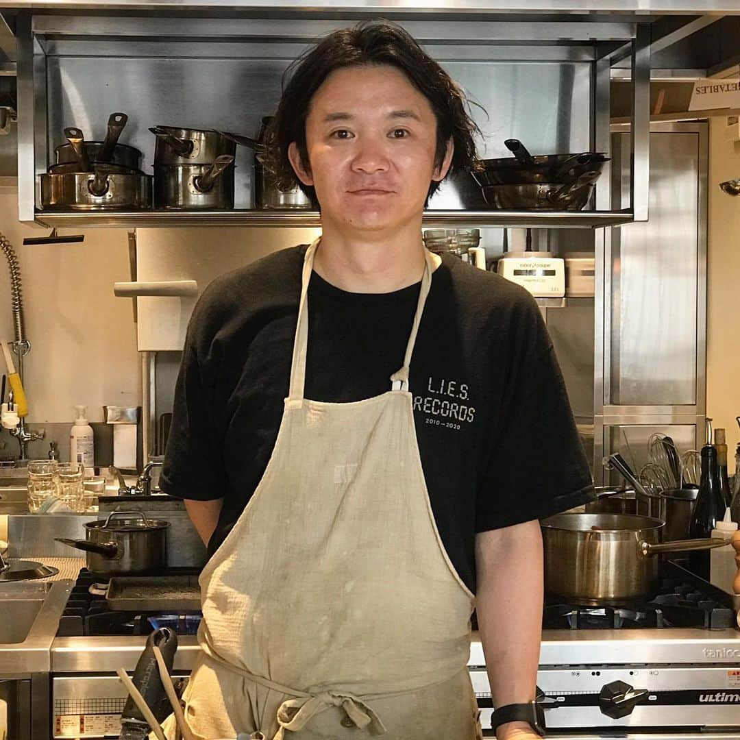 The Japan Timesさんのインスタグラム写真 - (The Japan TimesInstagram)「Chef Kyohei Nishi will need little introduction for fans of the ever-excellent Bistro Rojiura in backstreet Shibuya. For five years he manned the kitchen there, at first alongside owner Taichi Hara but later taking the reins full time, maintaining its Michelin Guide Bib Gourmand status throughout his tenure. Now, finally — after a four-month pandemic-induced delay — Nishi has his own restaurant, Neki. Working with a young but skillful crew in a gleaming new space where he can really stretch his wings, this is his chance to show his full potential. Read the full story with the link in our bio. 📸 Robbie Swinnerton (@tokyofoodfile) . . . . . . #Japan #Tokyo #Nihonbashi #japanesefood #dining #travel #japantravel #japantimes #Neki #東京 #日本 #食事 #料理 #食べ物 #美味しい #日本橋 #ジャパンタイムズ #🥘」8月21日 18時29分 - thejapantimes