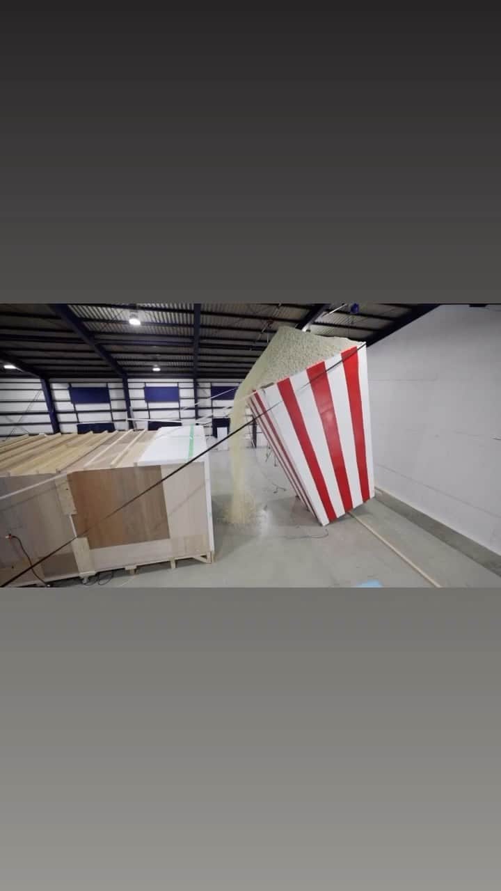 すしらーめん《りく》のインスタグラム：「We popped 5 million kernels of popcorn🍿」