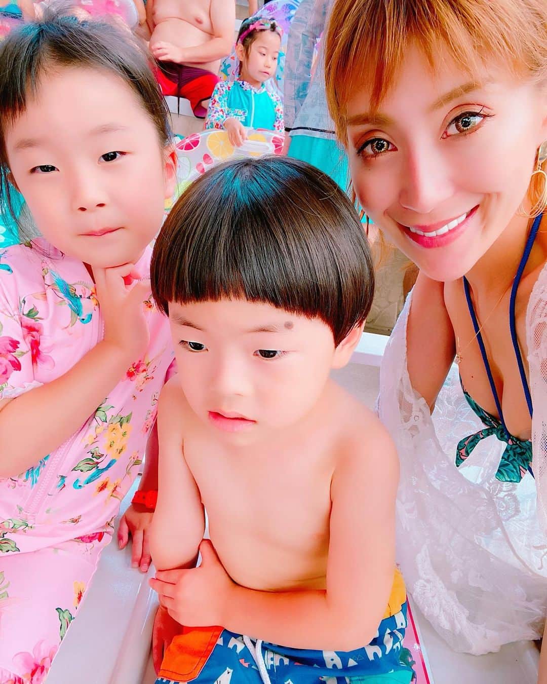遠藤彩香さんのインスタグラム写真 - (遠藤彩香Instagram)「久しぶりに行ってきた🏊‍♀️🌴 今年からわどこに連れてっても りーたが凄く楽しんそう！ 連れて行き甲斐がある🌈 もうすぐ4歳👼🏻 #pool#sparesorthawaiians」8月22日 0時14分 - endo_ayaka