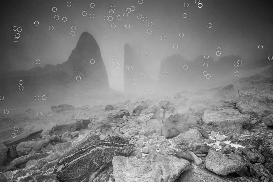 Cory Richardsさんのインスタグラム写真 - (Cory RichardsInstagram)「Can you guess what todays #fuckupfriday is? Towards the end of our Antarctica expedition, my sensor began to get extremely dirty. Zoom in on the first photo to see the array of dust!⁠ ⁠ This can easily be avoided by making sure your sensor is protected from the elements when you are changing lenses, but sometimes that isn't an option. If those specks of dust aren't your look, you can remove them with the spot removal tool in Lightroom! In the case of this image, I think the dust actually adds a certain 'vintage' look that I like quite a lot.」8月22日 0時23分 - coryrichards
