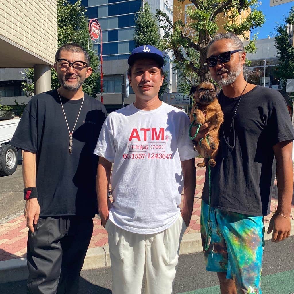 のインスタグラム：「@oceans_magazine の撮影で出会った三人のおじさんエバパイロット✌🏽 @yutakaji_ 君 @taneichiakiraさん撮影お疲れ様でした🙏🏽 #オーシャンズ#スタイリスト#スタイリング#緊迫#撮影現場#sosoスタジオ#エバ#シンジ#レイ#アスカ」