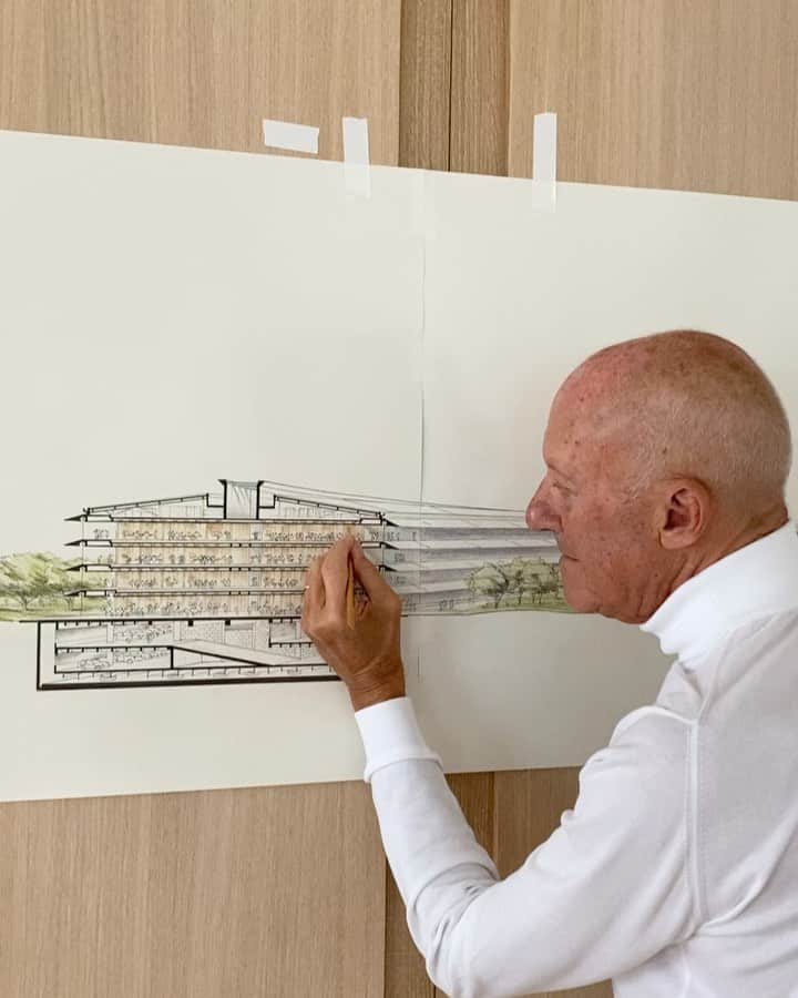 ノーマン・フォスターのインスタグラム：「Just finishing a drawing showing a cutaway through the centre of Apple Park」
