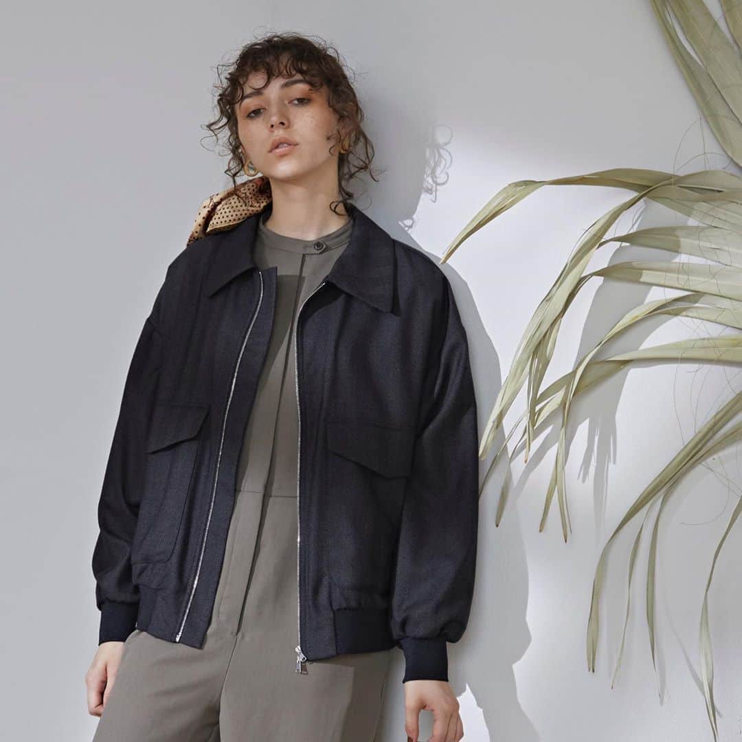 エリオポールのインスタグラム：「. AUTUMN & WINTER 2020 . ﻿JACKET [BARENA] 98,000yen+tax ALL-IN-ONE [HÉLIOPÔLE] 26,000yen+tax PIERCED EARRING [Eneida Franca] 9,800yen+tax SCARF [manipuri] 12,000yen+tax . . . . #HELIOPOLE #エリオポール #2020aw #autumnwinter #selectshop #fashion #style」