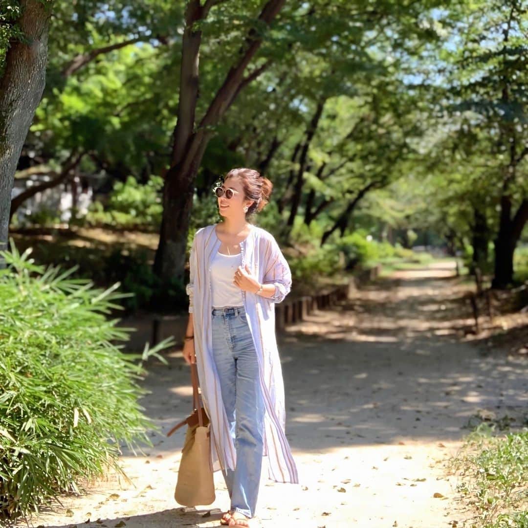 Sayakaのインスタグラム：「* 日差しが強すぎて、 薄手の長袖の方が肌も火照らなくて 涼しいのではないかと思う今日この頃🙄🎐 . .  #fashion #ootd #coordinate #simple #todayful #sayakascoordinate #トゥデイフル #かごバッグ #シンプルコーデ」