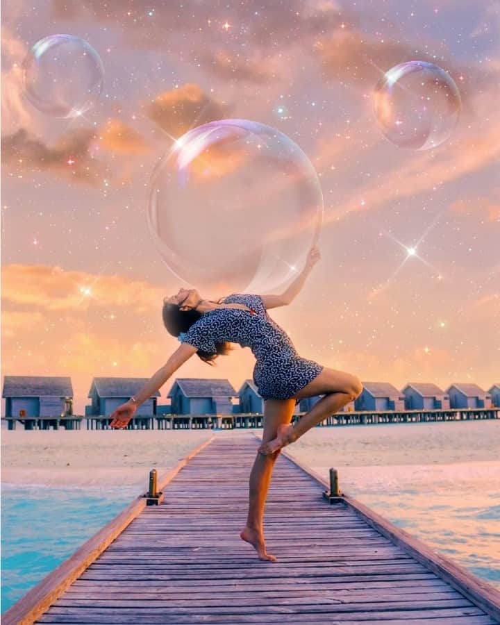 BeautyPlusのインスタグラム：「"Dream Bubbles"😍 #beautyplusfantasticsky New effects is coming out, share and tag @beautyplusapp to get featured!😘 📸Comment below effects you want and maybe it will come true!⬇️⬇️  #tgif #friday #fridaymood #beautyplusapp #photoeditor #pohtoediting #ootd #bubbles #dream #sky #selfiecamera #selfieapp #fantastic #pink #sea #dance #dancer」