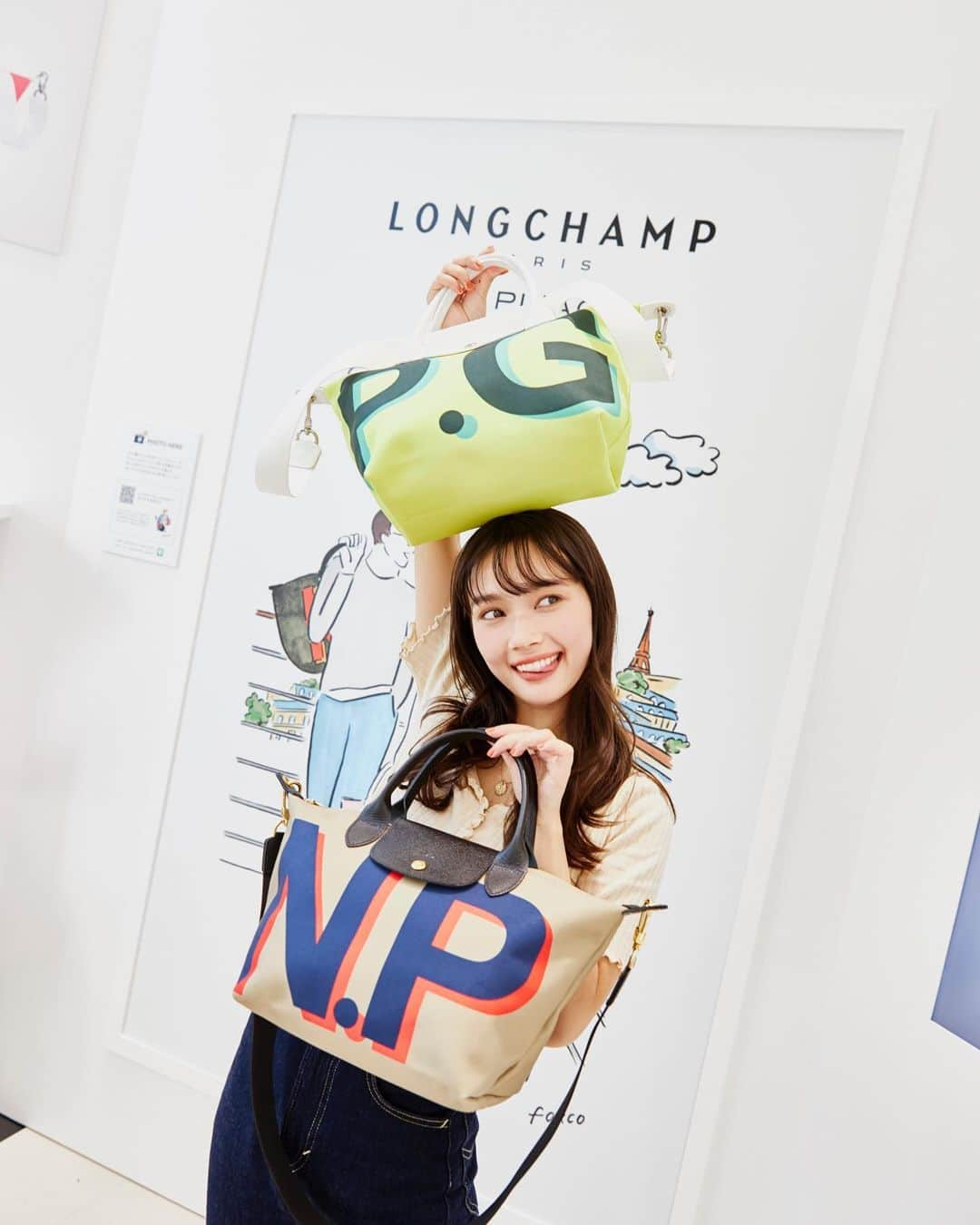 新井舞良さんのインスタグラム写真 - (新井舞良Instagram)「@longchamp  LONGCHAMPのpopupに行って来ました😊 マイプリアージュという、自分の好きな色や文字をカスタマイズできるバッグとても可愛い〜💚popupは表参道で8/31までやっております！#ロンシャン #mypliage #pr」8月21日 19時37分 - myra_arai