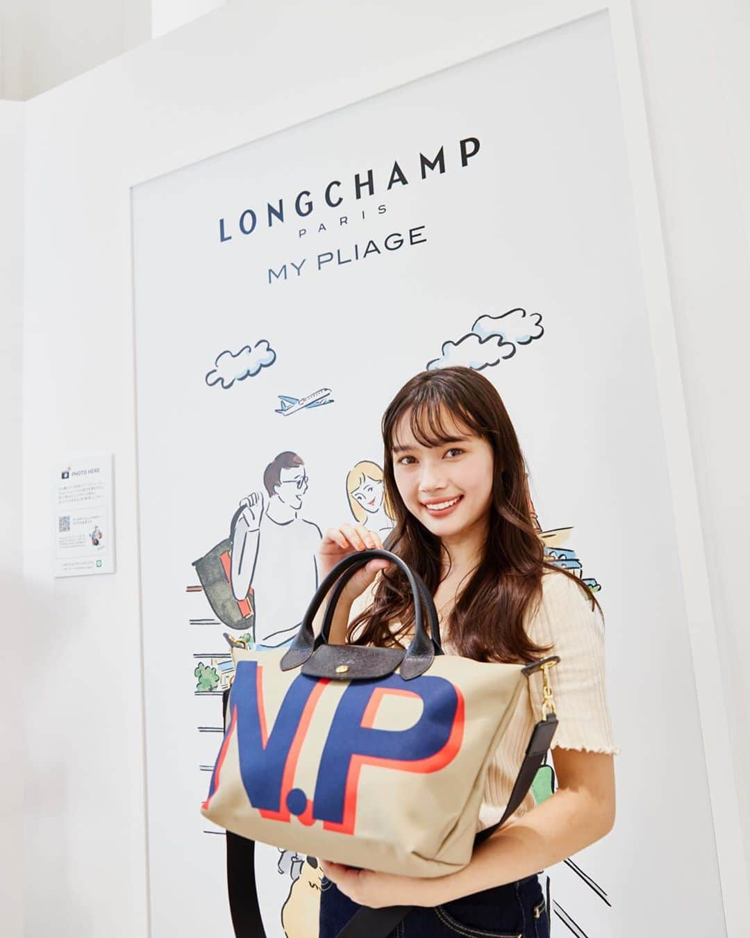 新井舞良さんのインスタグラム写真 - (新井舞良Instagram)「@longchamp  LONGCHAMPのpopupに行って来ました😊 マイプリアージュという、自分の好きな色や文字をカスタマイズできるバッグとても可愛い〜💚popupは表参道で8/31までやっております！#ロンシャン #mypliage #pr」8月21日 19時37分 - myra_arai