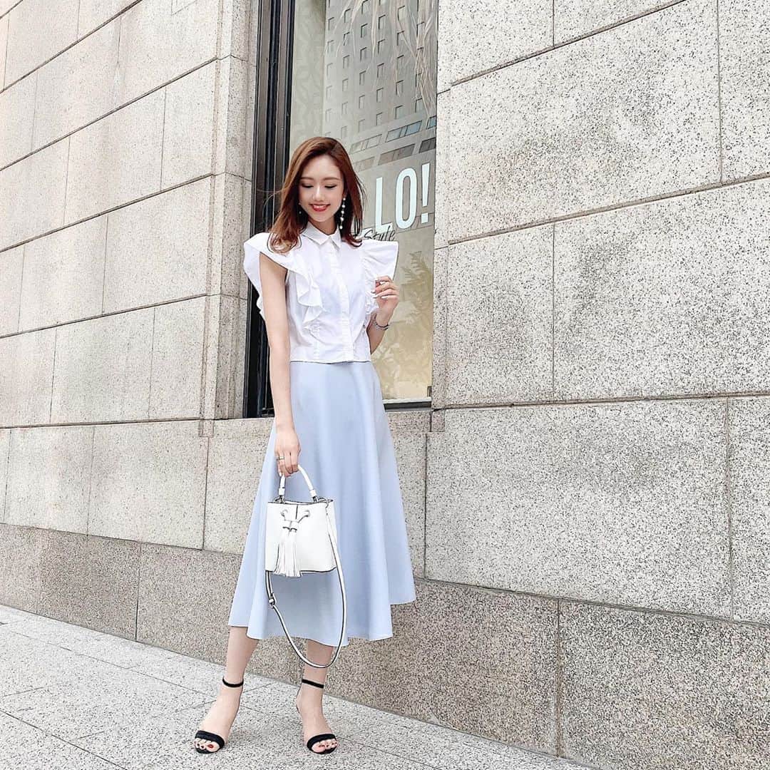のインスタグラム：「. 今日のコーデ👗 . . . tops...Bershka skirt...birthdaybash  bag...zara  pierce...chic . . . #code#ootd#outfit  #zara #Bershka #birthdaybash  #chic #コーデ#今日のコーデ #夏コーデ#きれいめコーデ #シンプルコーデ#シンプル #購入品」