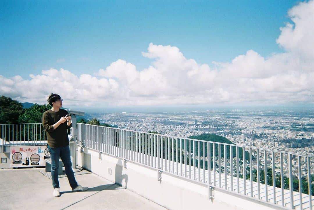 林田洋平のインスタグラム：「けっこう前。夏。北の大地。空と雲とポ。」