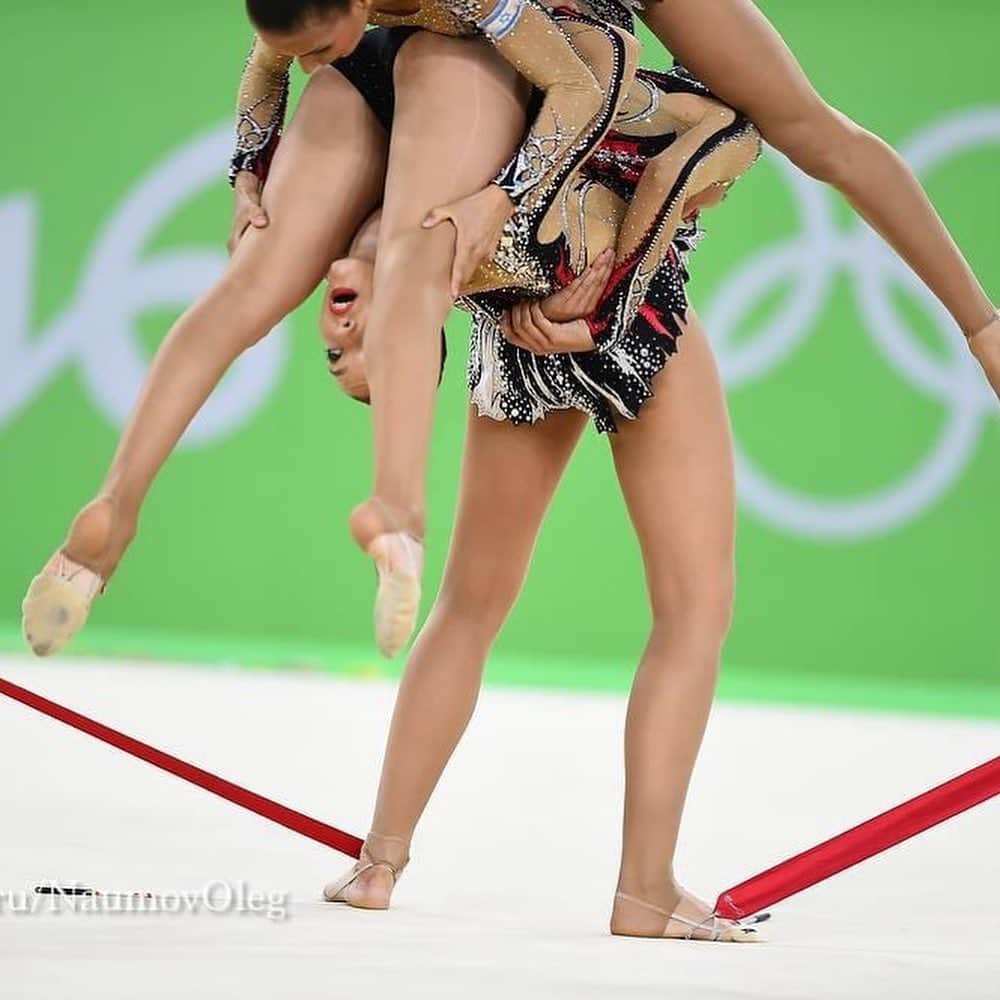 アロナ・コシェヴァツキーさんのインスタグラム写真 - (アロナ・コシェヴァツキーInstagram)「5 girls, 4 years, 3 apparatus, 2 routines and 1 big dream💚🧡 #olimpicgames #rio2016  My team💪🏽」8月21日 19時40分 - alona_koshevatskiy