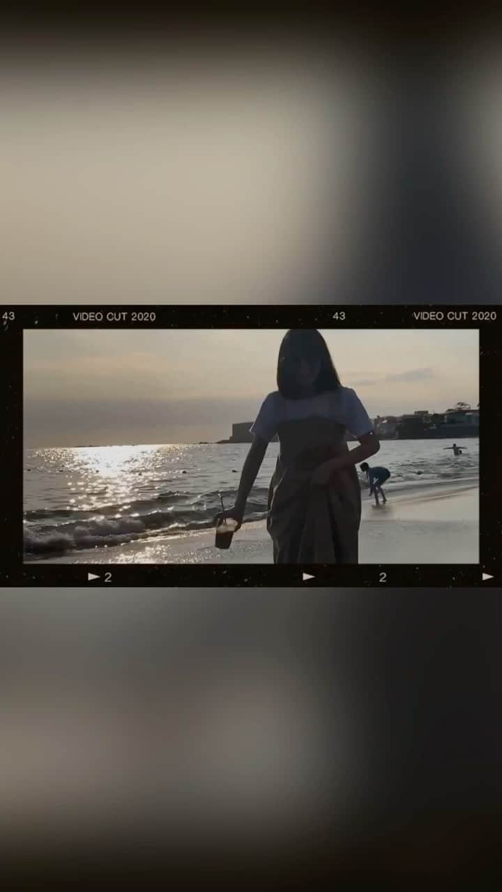 永井理子のインスタグラム：「動画撮ってるな〜って思ったら 突然こんな素敵な動画つくって送られてきた…🥺💙 海行きたいね〜。  by @chisamipo1030」