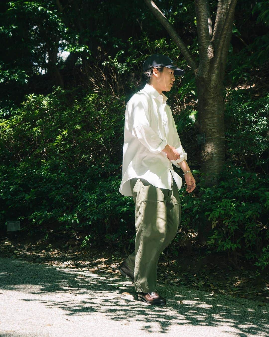 yukiのインスタグラム：「Dress Utility Shirt 先程完売しましたこちらのシャツですが、 この後21:00〜追加分の販売を開始します。 購入はプロフィールのリンクからよろしくお願いします。」