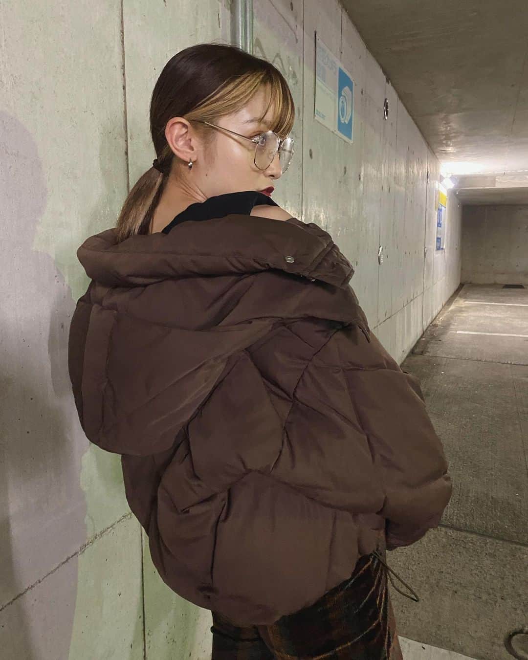 のインスタグラム：「今年のアウター1着目🧸 ムートンとダウン迷ったけど ダウンにしたよ✨寒い時期にフード被るの大好き🥺❄️ ショート丈可愛い💕 . . . #murua @murua_official #murua2020aw#murua_snap#ダウンvsムートン」