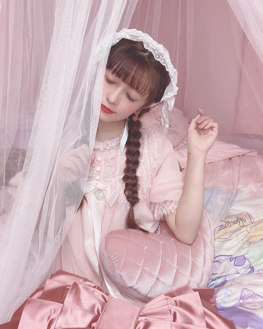 青木美沙子さんのインスタグラム写真 - (青木美沙子Instagram)「Francfrancでカワイイクッション買いました💓🎀 姫感👸好き」8月21日 20時11分 - misakoaoki