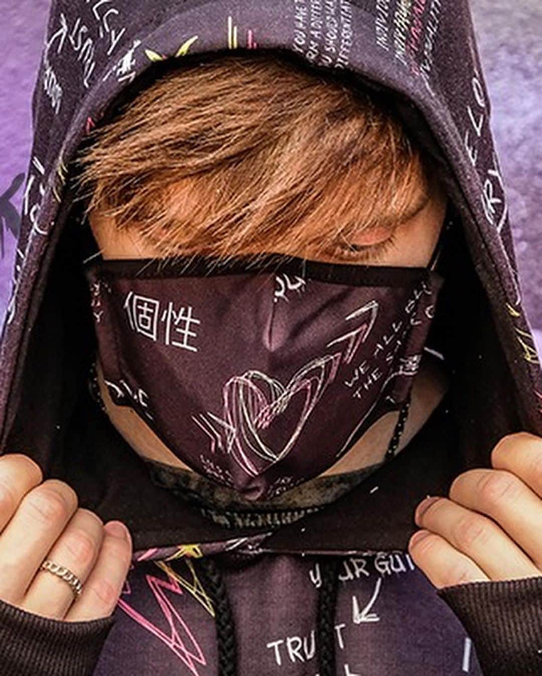 iBlaliさんのインスタグラム写真 - (iBlaliInstagram)「Wenn's draußen wieder etwas kühler wird hat man mit dem Hoodie den größten drip #facts #ibmerch #werbung (www.iblalishop.de)」8月21日 20時14分 - iblali