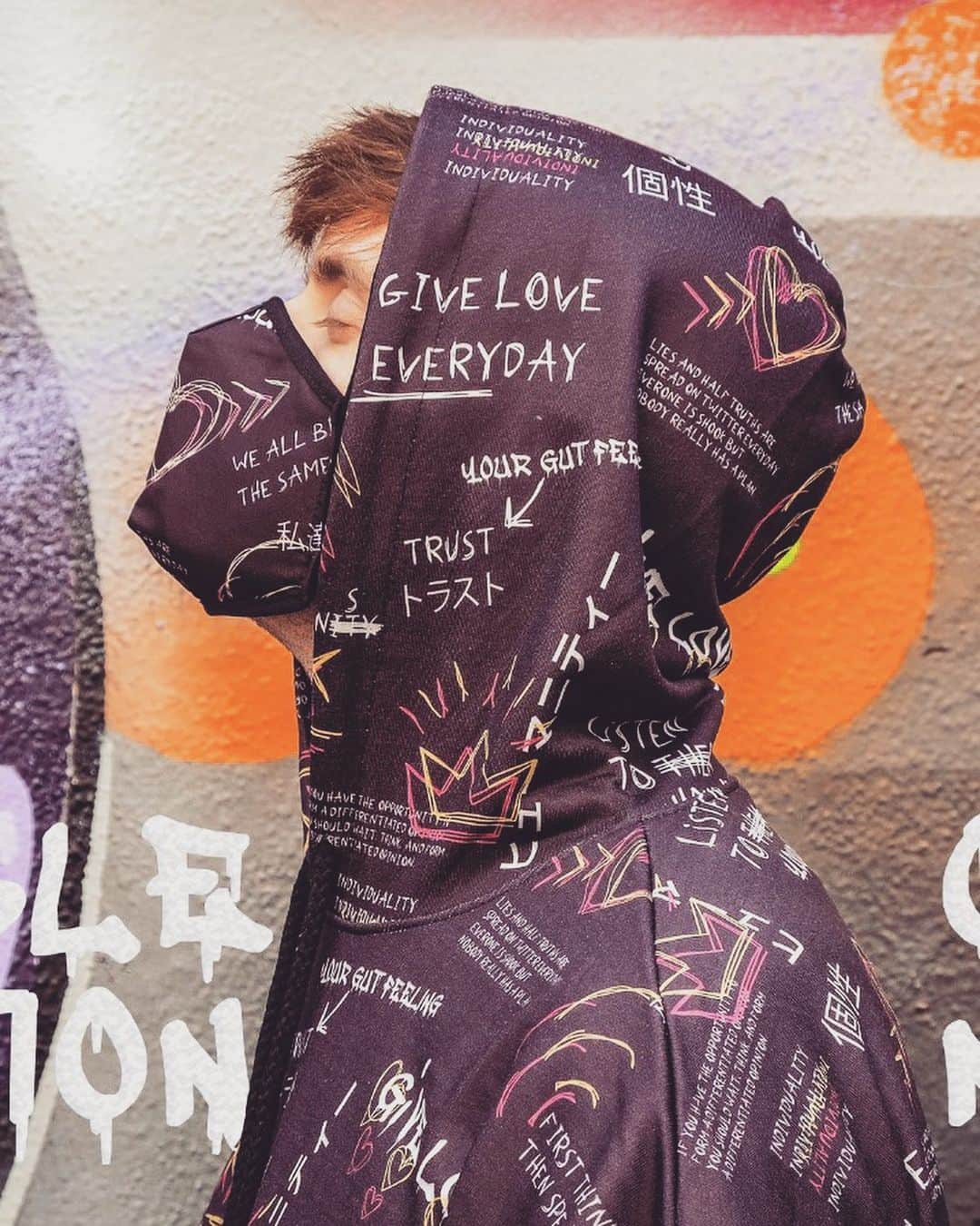 iBlaliさんのインスタグラム写真 - (iBlaliInstagram)「Wenn's draußen wieder etwas kühler wird hat man mit dem Hoodie den größten drip #facts #ibmerch #werbung (www.iblalishop.de)」8月21日 20時14分 - iblali