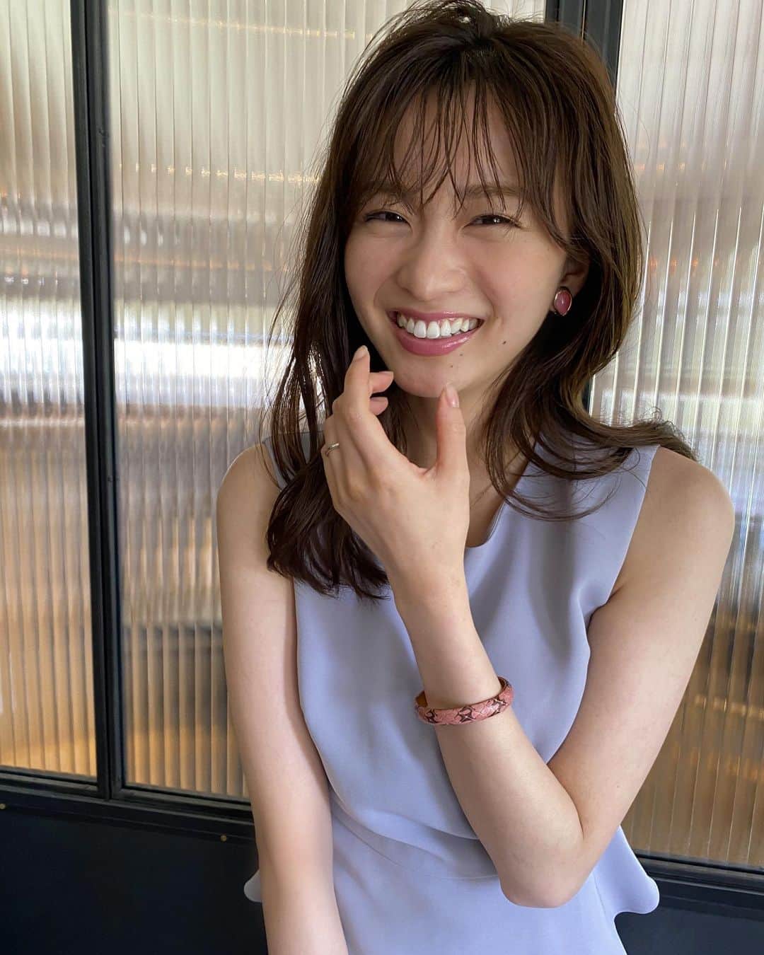岡崎紗絵さんのインスタグラム写真 - (岡崎紗絵Instagram)「今日発売のゼクシィに出させて頂いています🕊  楽しい撮影でした☺︎ みてねん！  #ゼクシィ　#楽しさが顔に出てる　笑　#みてねん」8月21日 20時15分 - sae_okazaki