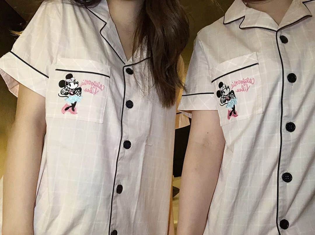 西村季里子のインスタグラム：「・  おそろいパジャマ🌙  GUで990円だった🐑🤍 家だとライブTシャツ派だけど かわいいの着るとテンション上がる💕  #おそろい #パジャマ #GU #🌙#🐑#💤 #大浴場 #ホテル」