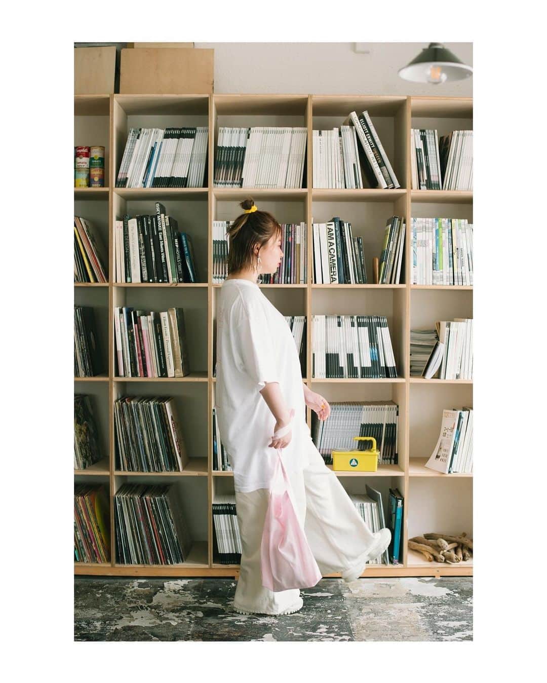 大松絵美さんのインスタグラム写真 - (大松絵美Instagram)「オールホワイトの妖精が 歩いているだけの投稿」8月21日 20時29分 - emirin1004