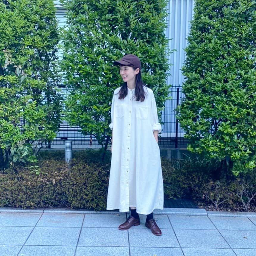 kazumiさんのインスタグラム写真 - (kazumiInstagram)「@studioclip ×kazumiコラボ裾揺れロングワンピースのアイボリーを着てみたよ🥰🥰🙏 既に予約してくださった皆様・・ありがとうございます🥺🙏❤️ . 一枚でさらりと着ても可愛い🥰し、少し寒くなってきたら羽織りとしても◎ しっかりしている生地だけれど柔らかいので着ていて楽チン😍 総丈も120cmと程よい長さでとってもお気に入りだよー！☺️✨ 是非チェックしてくださると嬉しいです🙇🏻‍♀️💕 #studioclip#kazumi#kazumiコラボ」8月21日 20時30分 - kazumi0728