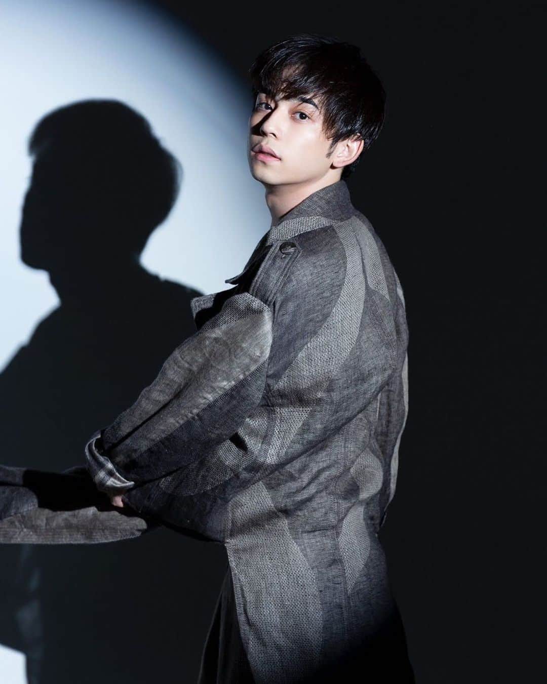 のインスタグラム：「@10qa100  photography : 野崎慧嗣 stylist :緒方晋 model :南北斗」