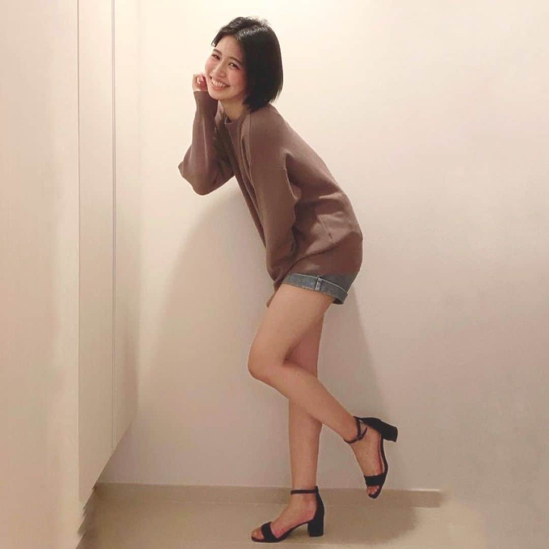 岩間夏美さんのインスタグラム写真 - (岩間夏美Instagram)「. . メンズの服だったんだけど 肌触りが好きすぎて (あとセールで安くなってて) 思わず買っちゃったよね  まだ暑いから 活躍はもう少し先だけど 早く着たい！  実はこのトップスも くすみピンクなんやけど 手持ちのお洋服 最近ピンク系が多くなってきた なんでなんやろ？ 深層心理とか関係あるのかなー？ . #おにゅー #トップス  #gu #セール #メンズ  #くすみピンク #ピンク系  #長袖はまだ暑い  #もう少し #タンスの肥やし  #深層心理 #心理学  #ootd #tops #sale  #pink #mensstyle  #todayscode #model」8月21日 20時47分 - iwama_natsumi