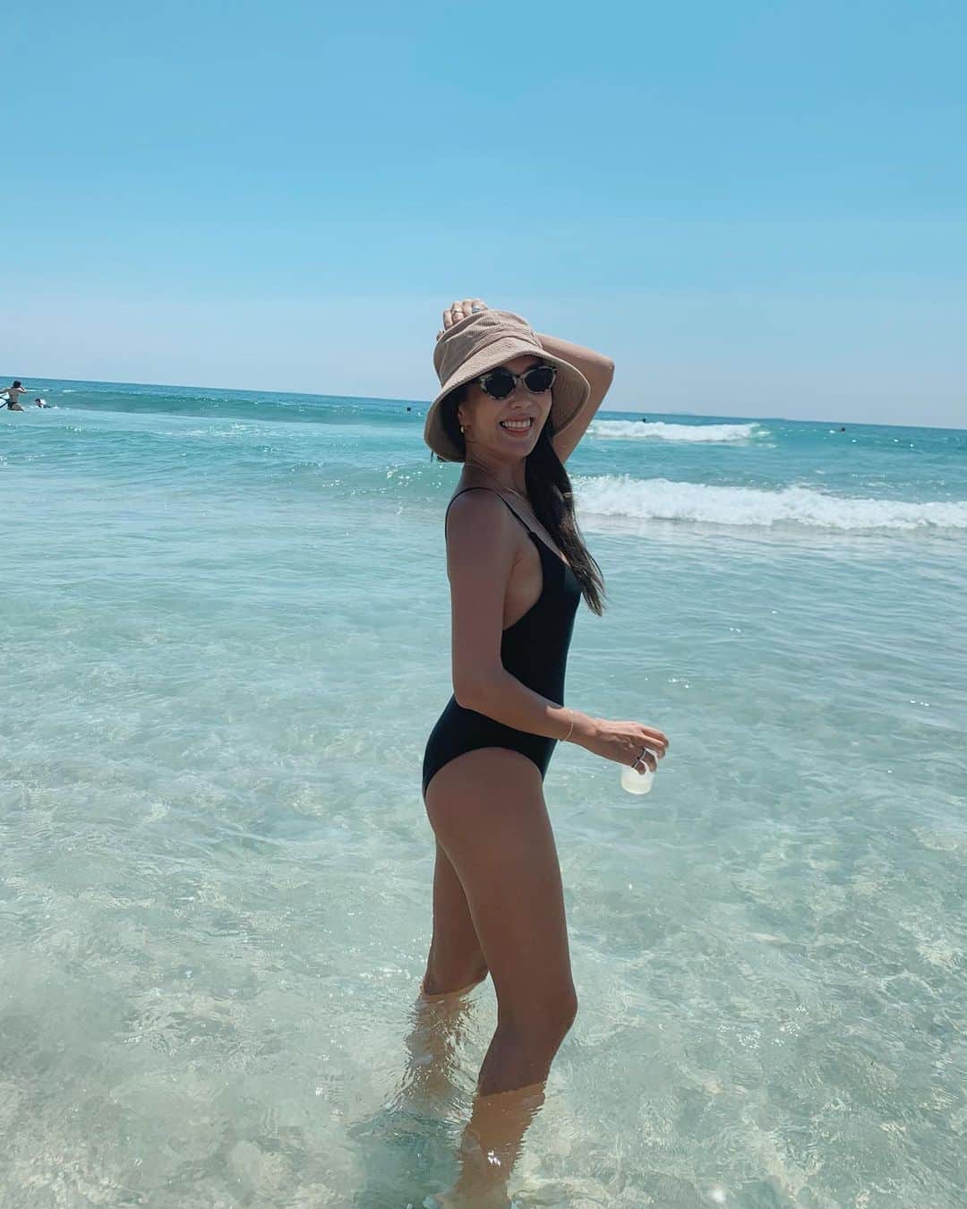 小竹麻美のインスタグラム：「夏の思い出💕伊豆の海ってこんなに綺麗なんだね。次はヒリゾ浜にもリベンジしたい🐠大学生みたいな遊んだ日。🤣 . #akte#アクテ#伊豆」