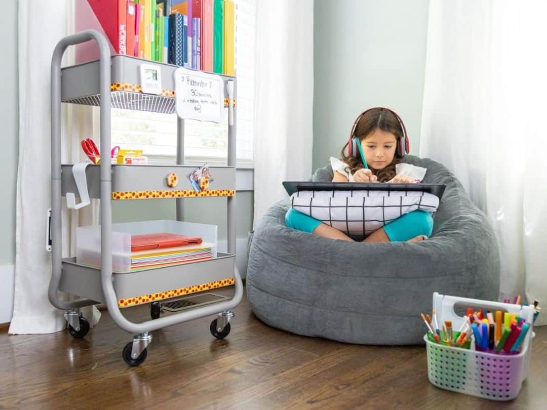 HGTVさんのインスタグラム写真 - (HGTVInstagram)「Need a study solution for a small space? 🙋‍♀️ 🙋‍♂️ Roll out a versatile storage cart to store your kiddo's school and art supplies. 👏 Learn how to make this studious storage solution at the link in our profile. 🔝⁠ ⁠ #school #backtoschool #homeschool #distancelearning #homework #smallspace #storage #organization」8月21日 21時01分 - hgtv