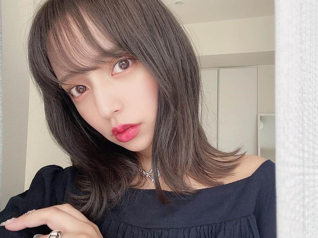 片山良平のインスタグラム：「いつもありがとうございます✂︎😊  #repost @hirao_yumika ・・・ また髪すこし切りました✂️ カラーも暗めで雰囲気ちぇんじ🌟 片山さんいつもありがとうございます^_^ #loness #hair」