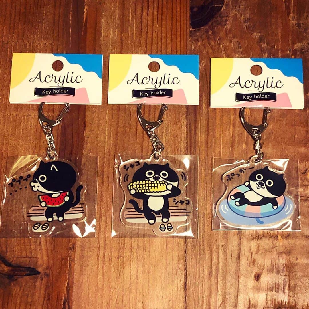 eskさんのインスタグラム写真 - (eskInstagram)「: : じゃじゃん！（昭和） : 途中参戦の新商品情報〜👐 アクリルキーホルダー夏バージョンです！🍉🌽🏄‍♀️✨ こいつぁ可愛いぞ。。 引き続きいちご、みかん、さくらんぼもありますョー : POPBOX横浜・吉祥寺（25日からは大宮も）でお待ちしております🏝 : みなさま、くれぐれも密を避けて対策バッチリでお越しくださいね！ ※完売の商品もあるみたいなので、お目当ての品がなかったらごめんなさい🙏 : : #popbox#loft#横浜#吉祥寺#大宮 #イラスト#イラストレーター#らくがき#おえかき#まんが#モチ田とカトちゃん#クロちゃん#lineスタンプ#グッズ」8月21日 21時00分 - esk_illust